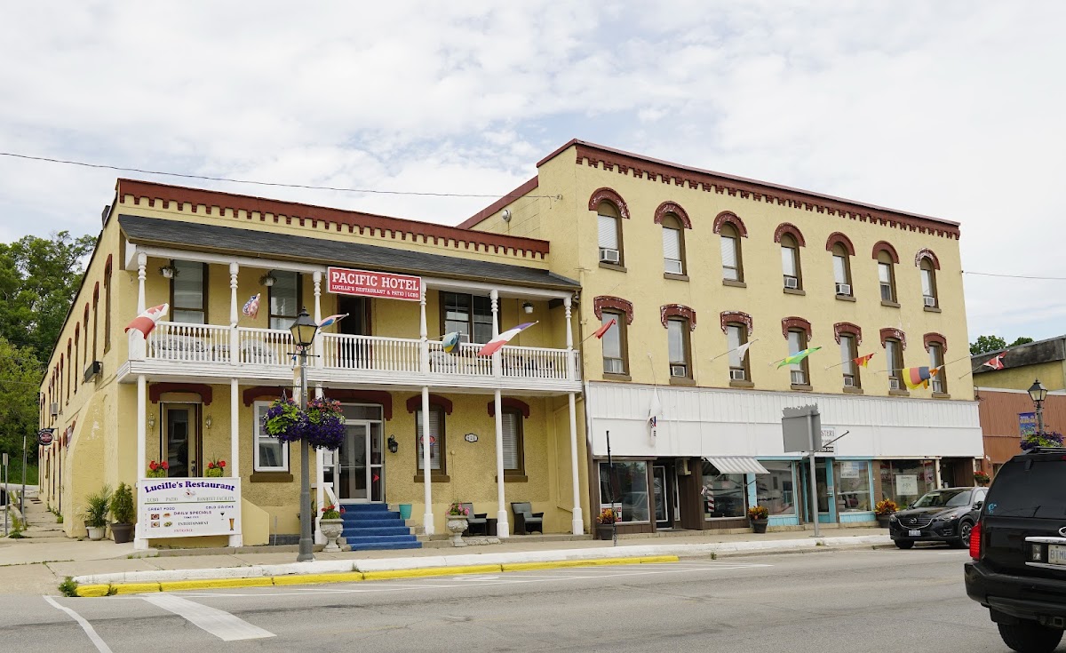 Pacific Hotel Wiarton